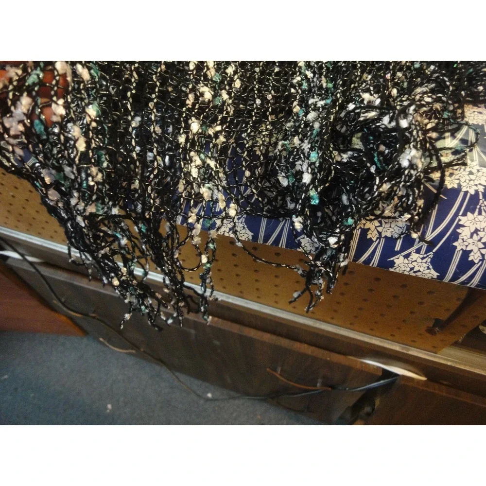 2 lot womens scarves scarf wraps‎  avenue Bealls green stripe black knited NWT - Picture 6 of 6